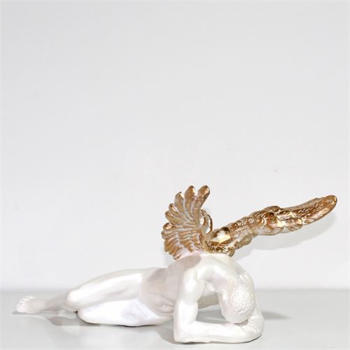 W205- SLEEPING MAN 20X40X18CM